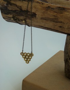 Collier triangle écrous