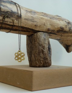 Collier fleur écrous dorés 2