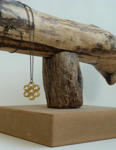 Collier fleur écrous dorés